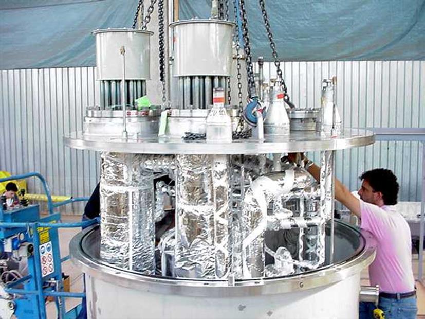 COLD BOX VACUUM CHAMBER FOR LHC_4